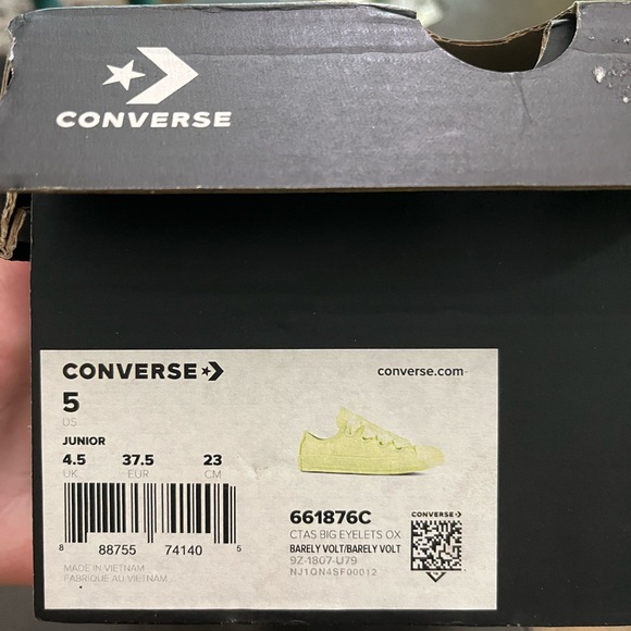 CONVERSE Low Top Big Eyelets Barely Volt NIB youth size 5/women’s 7 - Picture 4 of 4
